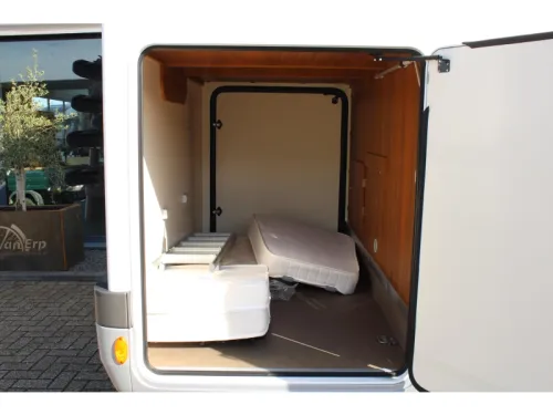 Elnagh Baron 573 Automatic Single Beds photo: 18