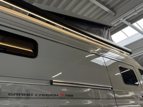 Hymer Grand Canyon S 700 4x4 - Aufstelldach - L&auml;ngsbett Foto: 22