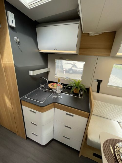 Adria MATRIX PLUS 670 DC QUEENSBED+TOIT RELEVABLE 2025! photo: 6