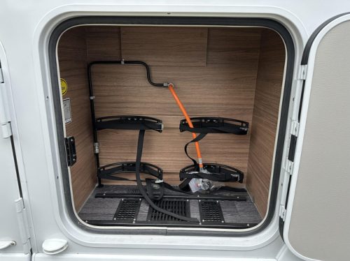 Knaus L!ve Wave 650 MF 180HP-AUTOMATIC-694CM photo: 15