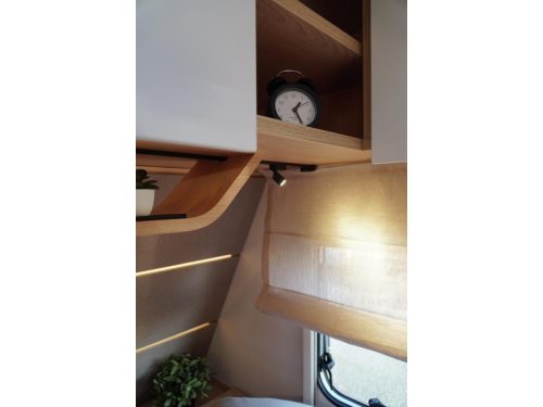 LMC Style 440 D model 2027, French bed photo: 35