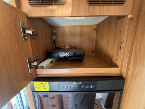 Hymer T 704 SL single beds levelling system photo: 12