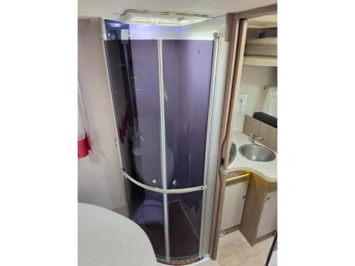 Challenger 288 EB Queensbett/Hubbett/155 PS Foto: 14