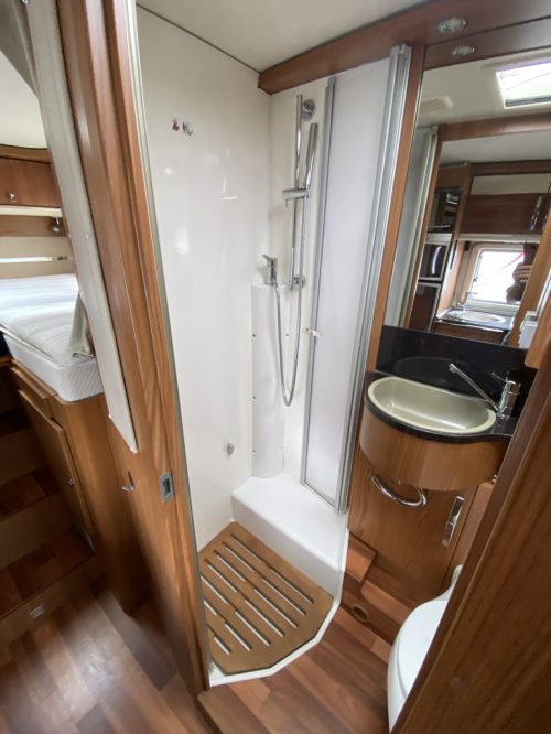 Hymer T 674 SL  2.3  MultiJet 160 HP,  Semi-integrated,  2  Single beds,  Engine air conditioning, Aut. dish    etc. Year of manufacture 2011 Camper Centrum On the Road at the Noorderringweg 4 in Marum. photo: 21