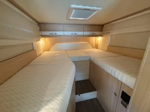 B&uuml;rstner Travel Van T 620 Single length beds photo: 7