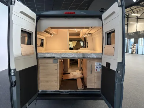 Dethleffs Globetrail 640 ES Automatik / L&auml;ngsbetten Foto: 6
