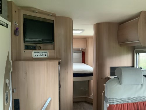 B&uuml;rstner Ixeo IT 700 2.3 MultiJet 130 PK, Queensbed, Zij-bank, Draaistoelen, Bj.2012 &ldquo;Uw Camper-verkoopmakelaar  Camper centrum on the road foto: 18