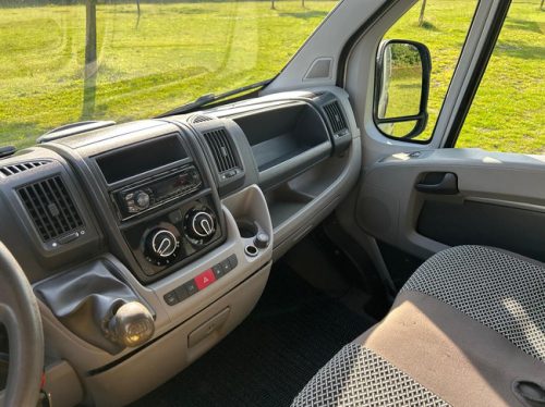 Compact Bus Camper Citro&euml;n Jumper | Solar Panel | Reversing Camera | Towbar | Air conditioning photo: 3