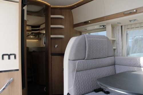 Robust AUTOMATIC 180 hp Malibu I 490 LE by Carthago lift and single length beds (124 photo: 38