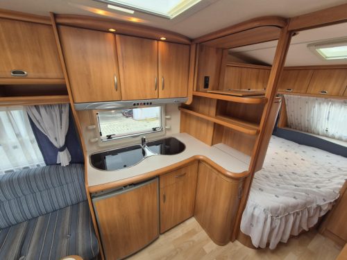 Hobby De Luxe 460 UFE mit Markise Foto: 11