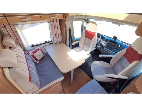 B&uuml;rstner Travel Van T 620 1st owner / NL camper photo: 8