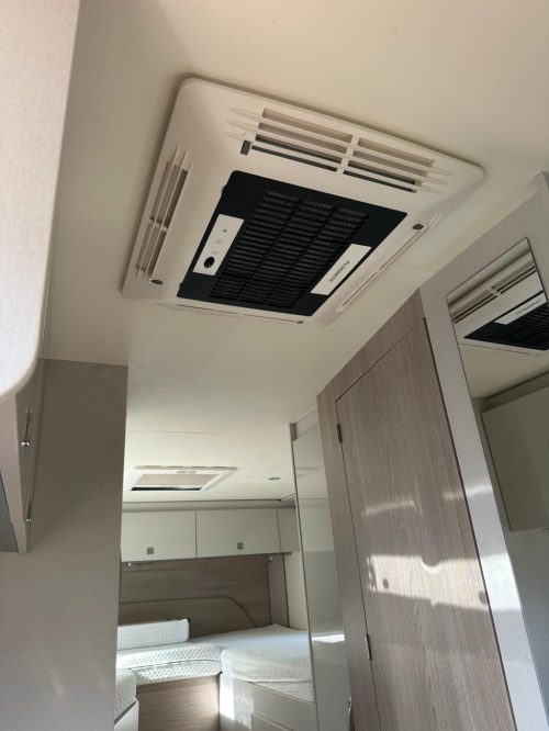 B&uuml;rstner  Lineo T690G, 2 x air conditioning, automatic, single beds photo: 19
