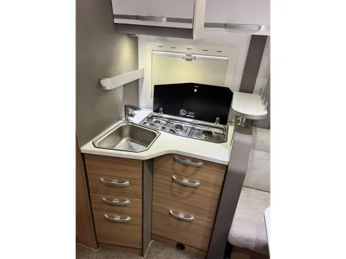 Adria Matrix 670 DL Face to face seating / Level photo: 11