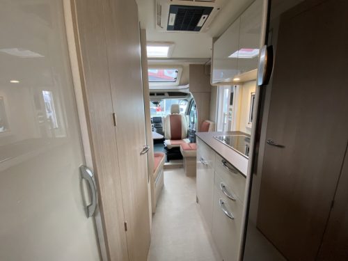 B&uuml;rstner  Lineo T690G, 2 x air conditioning, automatic, single beds photo: 17