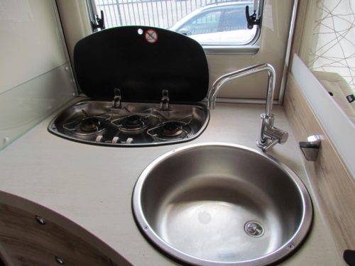Eura Mobil Profila RS 695 EB single beds, pop-top roof, automatic photo: 5