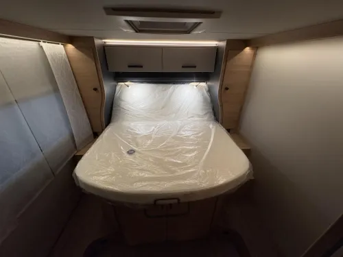 Knaus L!ve Wave 700 DX 180hp automatic /queen bed  photo: 12