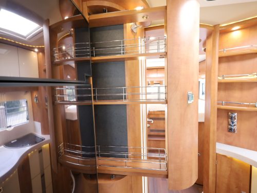 Carthago Chic C-Line II I 4.9 LE automatic - without pop-up bed photo: 8