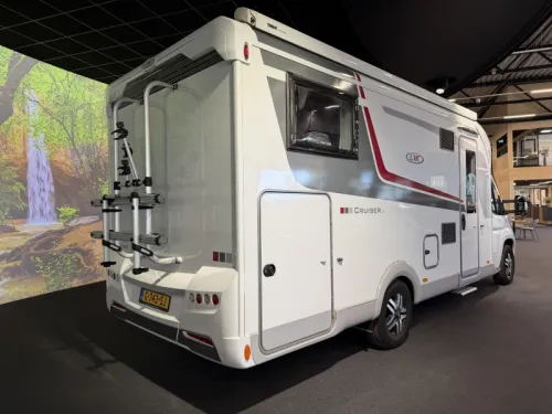 LMC Cruiser 732 T automatic - 5-seater - lift bed photo: 2