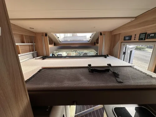 Knaus Sky Wave 60 Years 650 MEG Fiat 140PK L&auml;ngsbetten Foto: 14