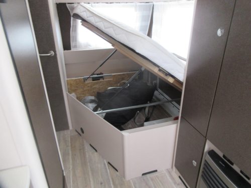 Dethleffs C'Go 495 FR WITH MOVER AND THULE AWNING photo: 5