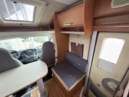 Rimor Europeo 69 PLUS Queensbett / Nivelliersystem Foto: 6