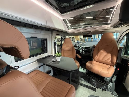 Adria Twin Sports 640 SGX pop-top roof / automatic photo: 16