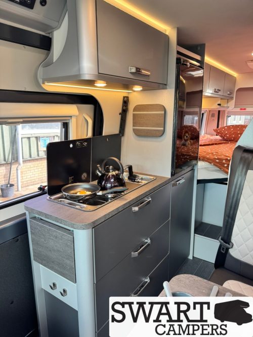 Weinsberg CaraBus Grey 630 ME Edition [Fire], Single Beds Automatic Maxi photo: 13