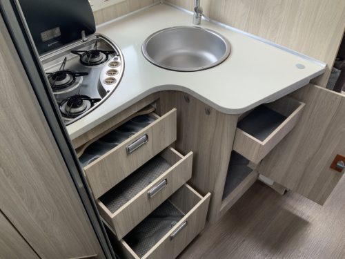 Laika Exclusieve Ecovip AUTOMATIC, 2.3 Multijet 150 HP, Semi-integrated, Queen bed, Half-dinette, Swivel seats Motorhome centre on the road photo: 18