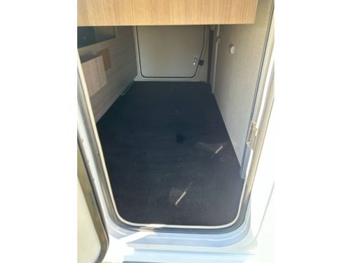 Chausson 718 EB 2.3 131 HP Fiat Ducato Semi-Integrated Camper QUEENS BED IN Height adjustable photo: 20