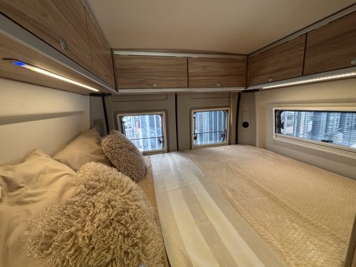 Hymer GRAND CANYON TRANSVERSE BED+POP-TOP ROOF EURO6 TOW HITCH photo: 2