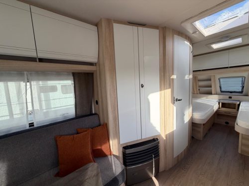 Hobby De Luxe 495 UL Met Thule luifel  foto: 12