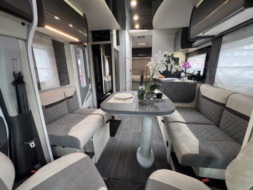 Chausson Titanium 788 QUEEN BED+POP-TOP ROOF+F2F AUTOMATIC EURO6 photo: 17