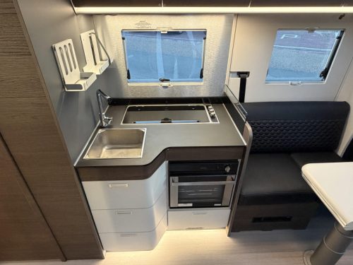 Adria Coral MB Supreme 670 DL Mercedes- L&auml;ngsbetten Foto: 7