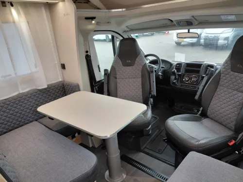 Adria Coral XL 660SL Level airco Foto: 12