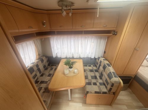 Hobby de luxe 400 SF transverse bed 4 berths awning mover screen door heater truma toilet photo: 11