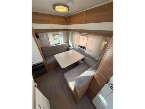 Hobby De Luxe 440 SF Incl. Airco en Voortent  foto: 20