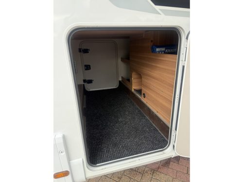 Weinsberg CaraSuite Edition IC-line 700 MEG 140 PS Euro 6 L&auml;ngsbetten+Hubbett elktr Sch&uuml;ssel TV Garage Fahrradtr&auml;ger Markise Fliegengitter T&uuml;r Kamera Foto: 4