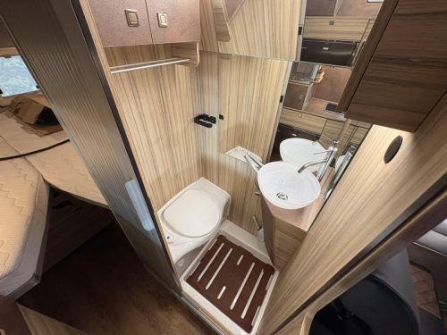Robeta Apollo 636 Automatic Pop-top roof-complete photo: 13