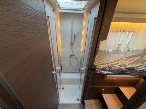 Adria Coral Supreme 670 DL AIRCO/180HP/AWNING photo: 11