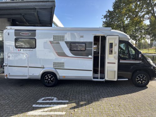 LMC Comfort T LITS JUMEAUX + BANQUETTE RONDE CLIM DE TOIT 150CV 6.99M photo : 5