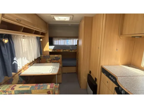Dethleffs Camper 490 TK 2x Sitzgruppe Etagenbett Foto: 1