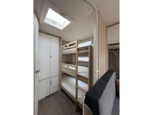 Hobby De Luxe 545 KMF sfeer-3bed-c6e-vloerv-etc  Foto: 6