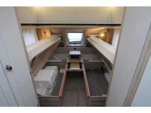 Hobby De Luxe 540 UL Single beds & dinette!  photo: 15