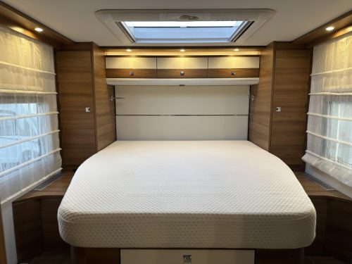 Dethleffs Globetrotter 7850 XLI DBM Premium, Upper cabinets photo: 18
