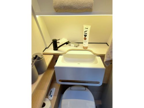 LMC Style 440 D model 2027, French bed photo: 13