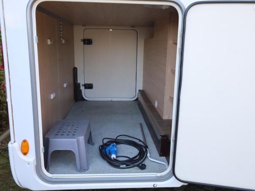 B&uuml;rstner Ixeo IT 710 G transverse bed + pop-top roof  photo: 13