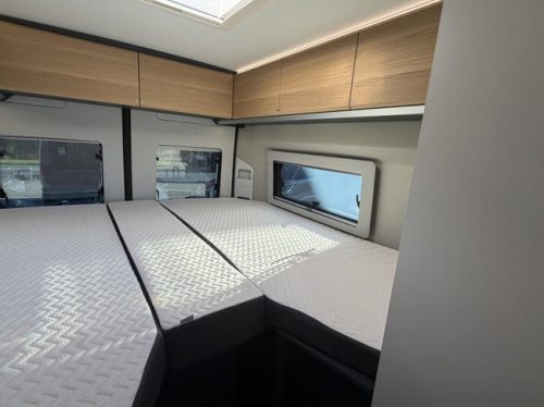 Adria 640 SLB 60 Years 8T-Automaat Enkele Bedden Luifel Luxe Cabine foto: 17