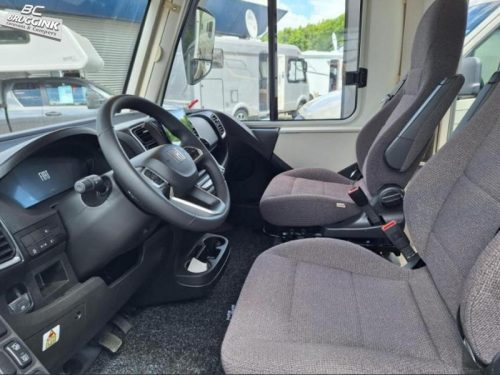 Hymer Exsis-I 580 PURE SINGLE BED 214CM + POP-TOP BED photo: 4