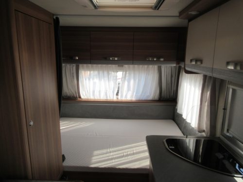 Weinsberg CaraOne Edition HOT 390 MET VOORTENT Foto: 2