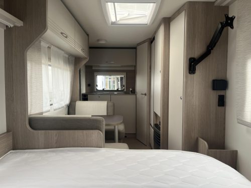 B&uuml;rstner Premio Life 480 TS - Mover - Cassette Awning photo: 3